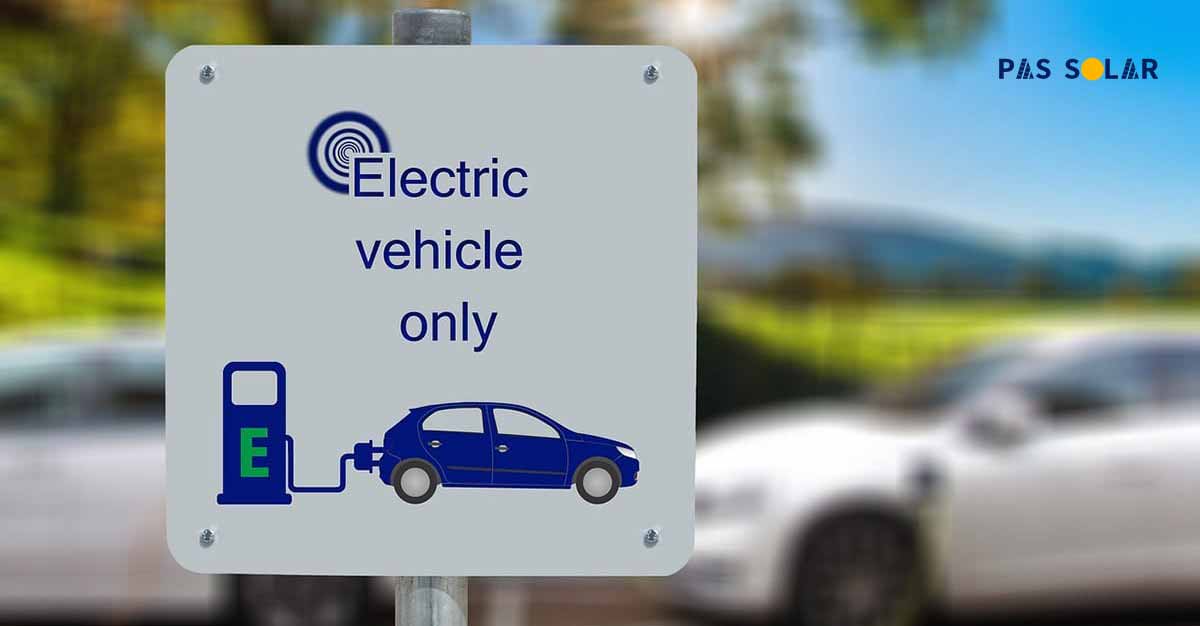 charge an electric car with solar panels